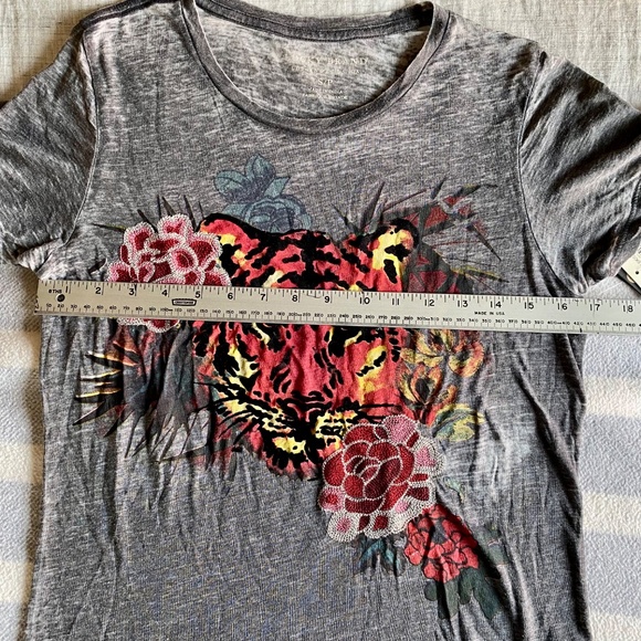 NWT Lucky Brand grey embroidered tiger floral short sleeve t-shirt Size Small - Picture 8 of 10